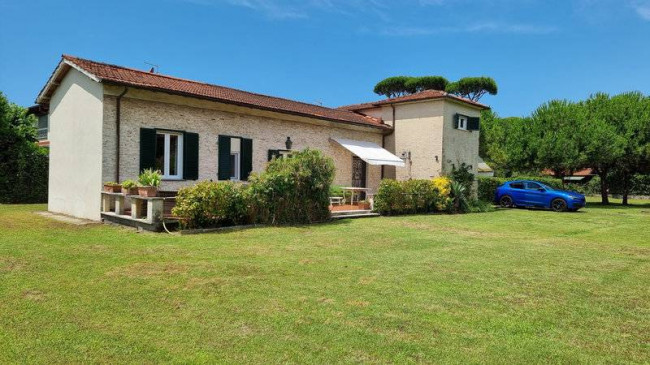 Villa Singola in Affitto a Forte dei Marmi