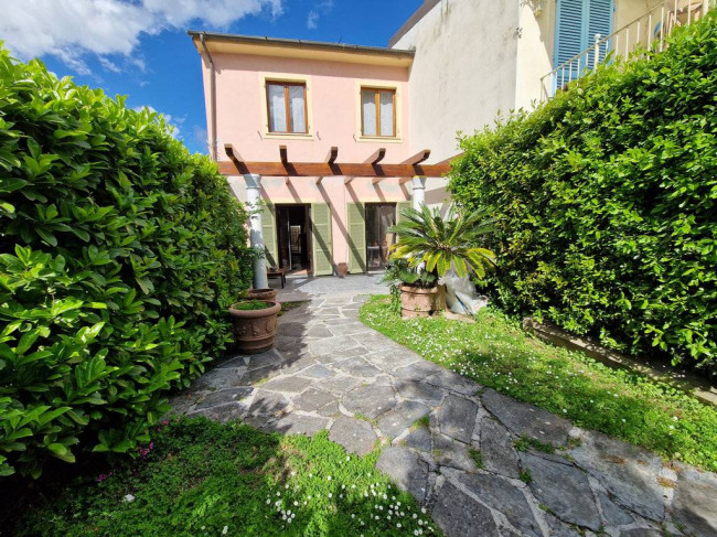 Casa semindipendente in Affitto a Forte dei Marmi