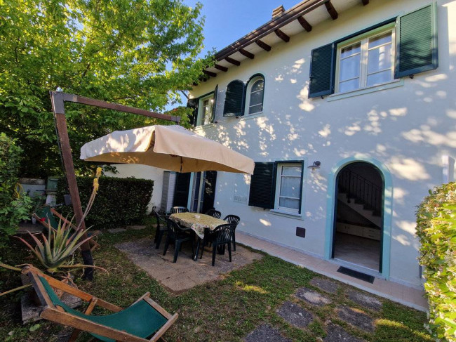 Casa semindipendente in Affitto a Montignoso