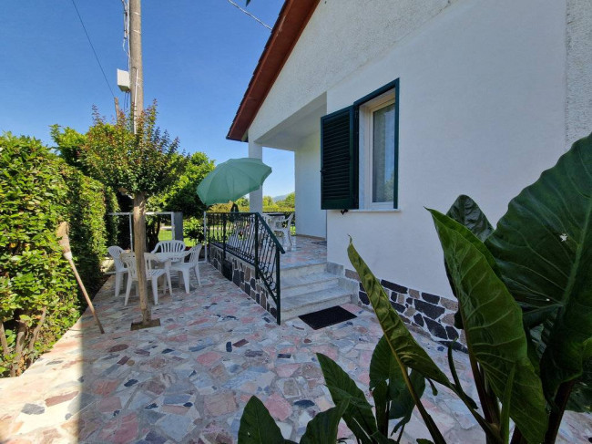 Casa semindipendente in Affitto a Montignoso