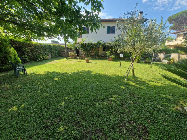 Casa semindipendente in Affitto a Montignoso