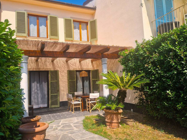 Casa semindipendente in Affitto a Forte dei Marmi