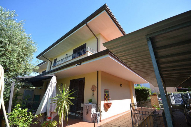 Casa semindipendente in Vendita a Montignoso
