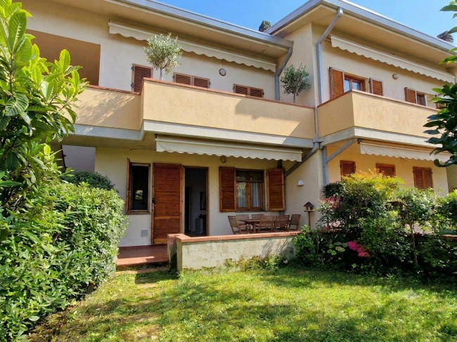 Appartamento in Vendita a Montignoso