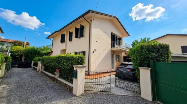 Casa singola in Vendita a Montignoso