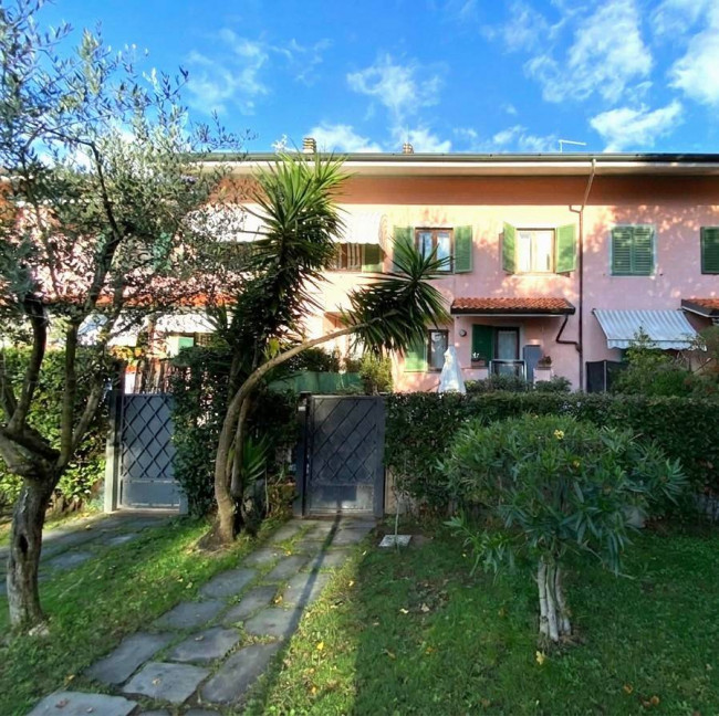 Casa semindipendente in Vendita a Forte dei Marmi