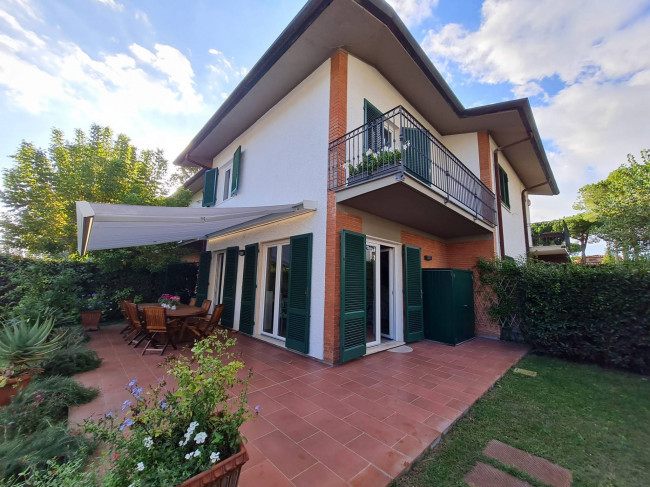 Casa semindipendente in Vendita a Forte dei Marmi