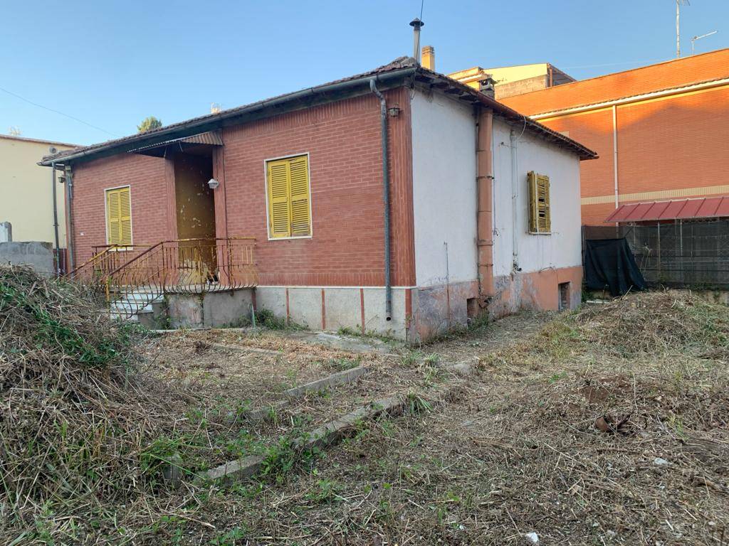 Casa indipendente in vendita a Guidonia, Guidonia Montecelio (RM)